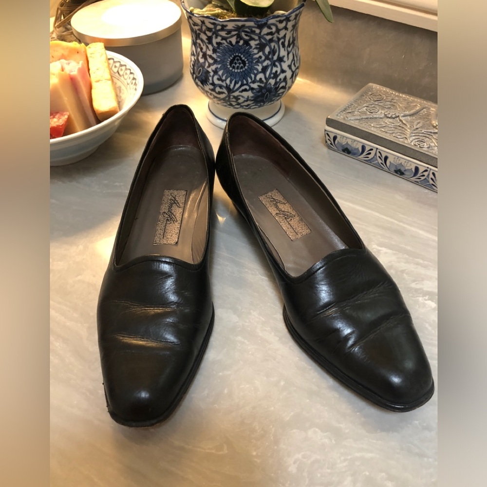Women’s Leather low heel Amalfi. Made in Italy 🇮🇹 7.5 M leather soles! Vintage